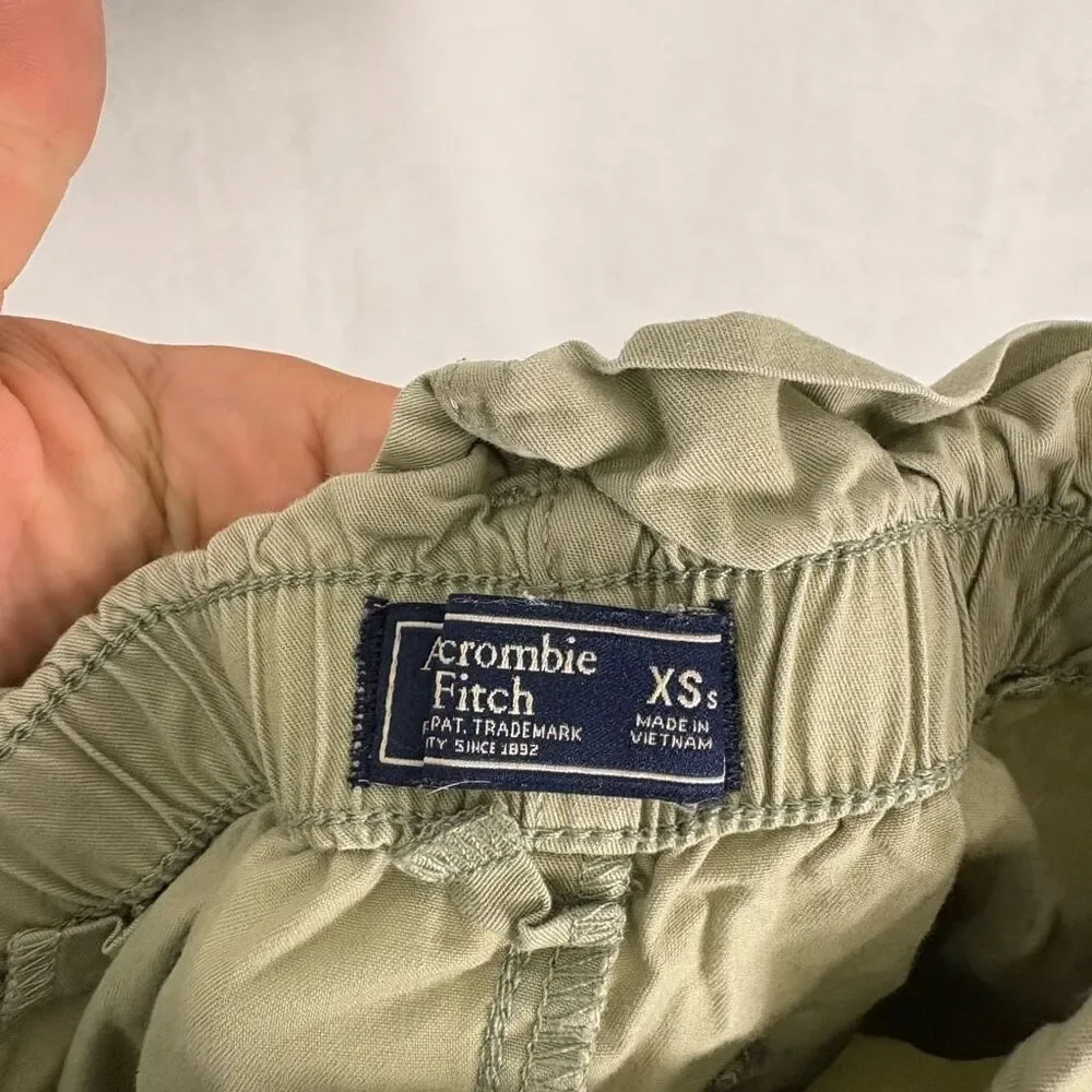 Abercrombie & Fitch Green High Waisted Skinny‎ Leg Pants Size XS Short